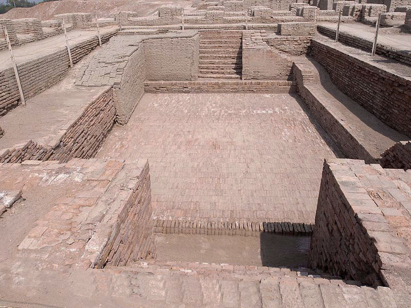 Difference between Mohenjo Daro and Dholavira