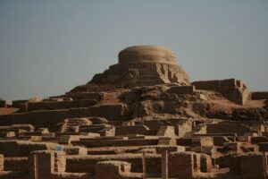 Where are the ancient cities of Mohenjo Daro Harappa Kalibangen and Rakhigarhi situated?