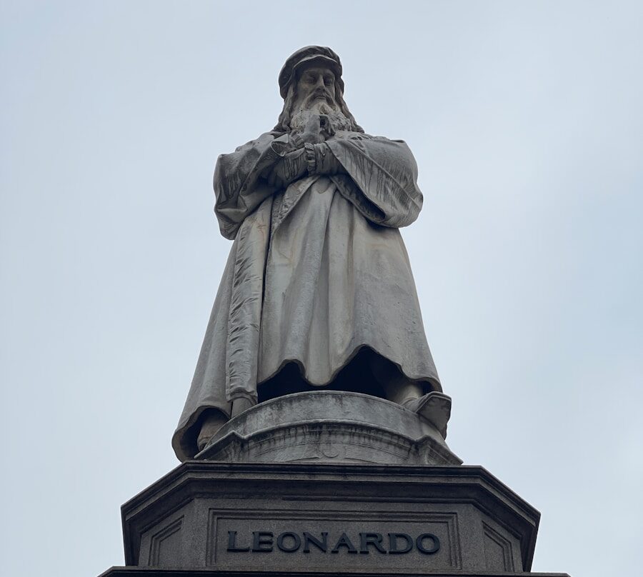 How did Leonardo da Vinci become famous?